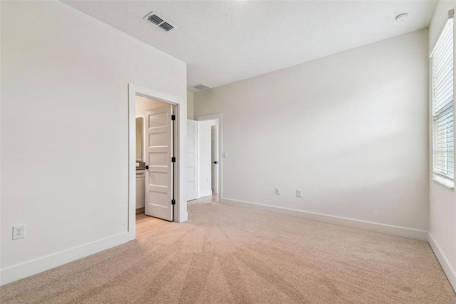 Spacious, unfurnished interior of a new home in Hidden Ridge, New Port Richey (Image 19).