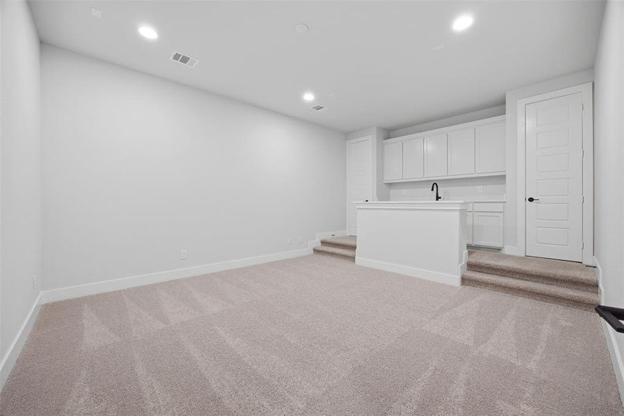 Spacious, unfurnished interior of a new home in Waterfall Ranch - 1 Acre Lots, Waxahachie (Image 24). Spacious, unfurnished interior of a new home in Waterfall Ranch - 1 Acre Lots, Waxahachie (Image 24).