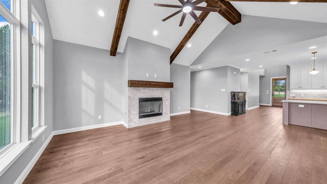 Spacious, unfurnished interior of a new home in Oak Water Ranch, Granbury (Image 35).