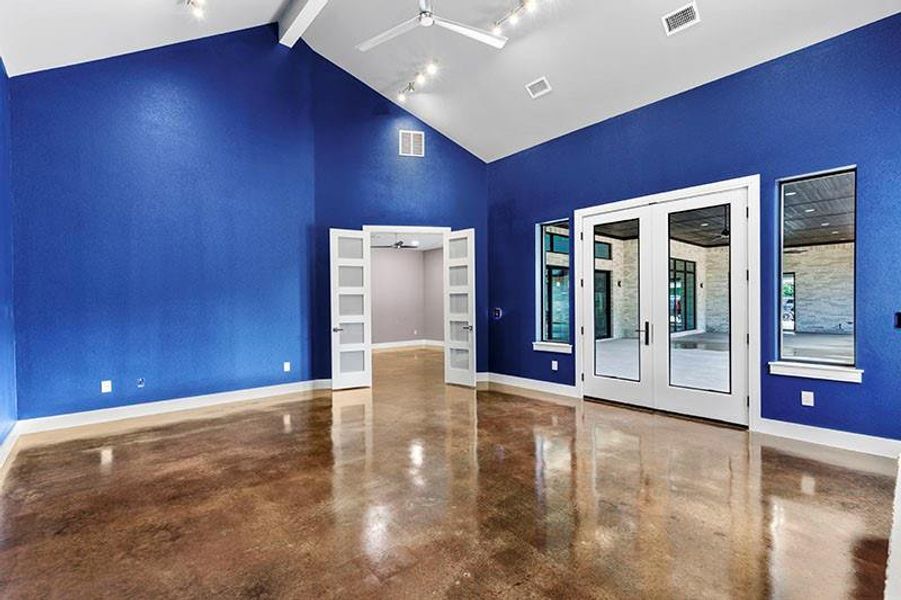 Spacious, unfurnished interior of a new home in , Sadler (Image 17).