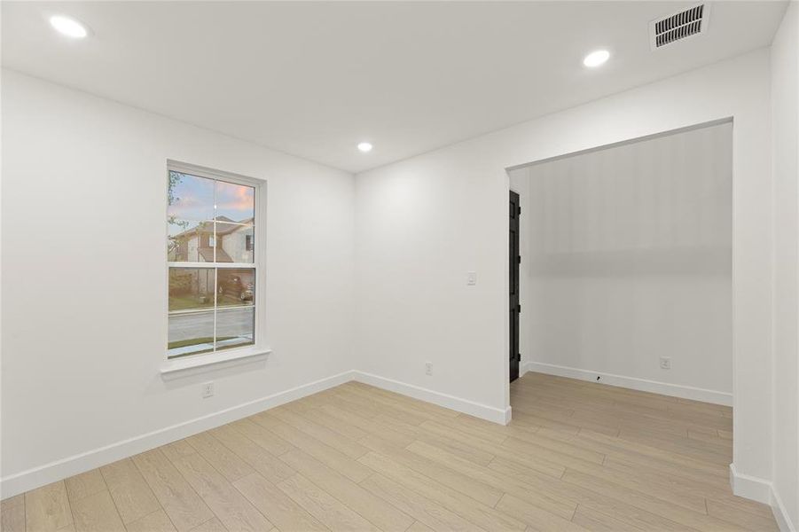 Spacious, unfurnished interior of a new home in Creekside, Royse City (Image 16).