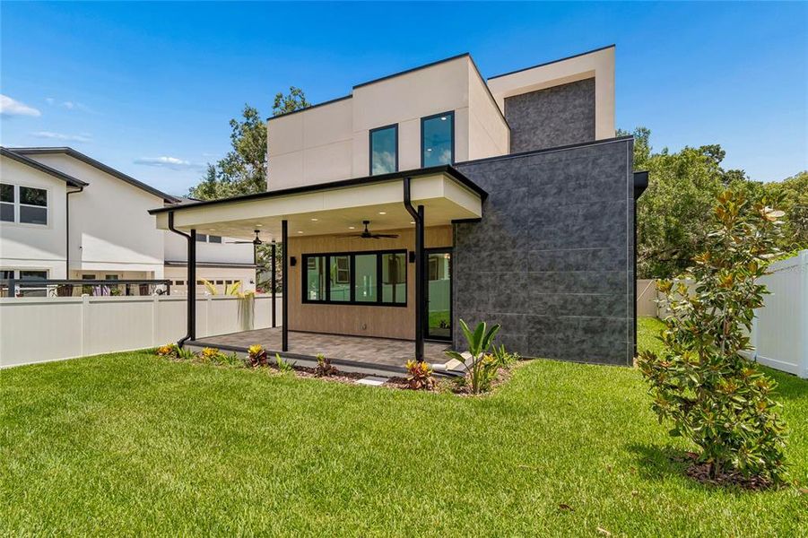 Exterior details and patio area of a home in , Tampa (Image 4).