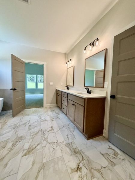 Furnished interior view inside a new home in Lakefield, Palmetto (Image 5).