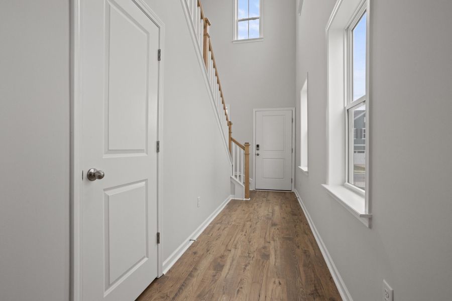 Spacious, unfurnished interior of a new home in , Seneca (Image 9).
