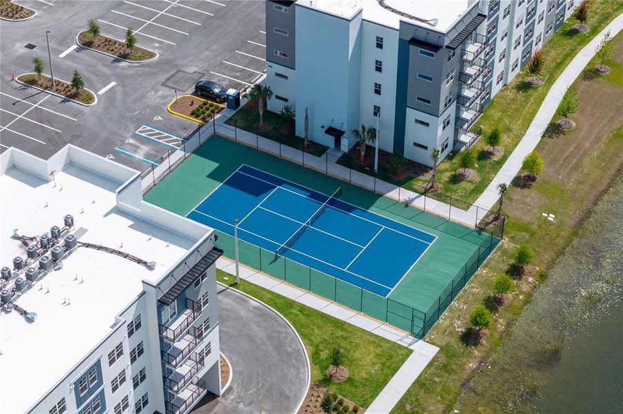 Condo located in Orlando, FL showcasing its design and architecture (Image 22).