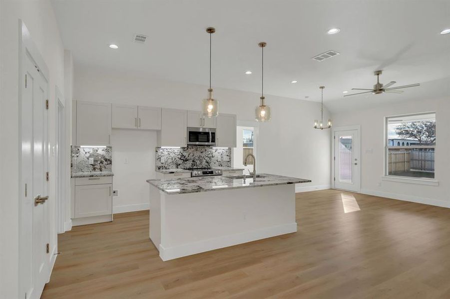 Furnished interior view inside a new home in , Grand Prairie (Image 7).
