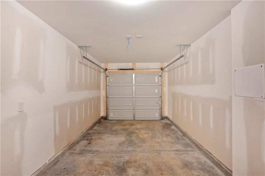 Spacious, unfurnished interior of a new home in Village Green, Adairsville (Image 39).