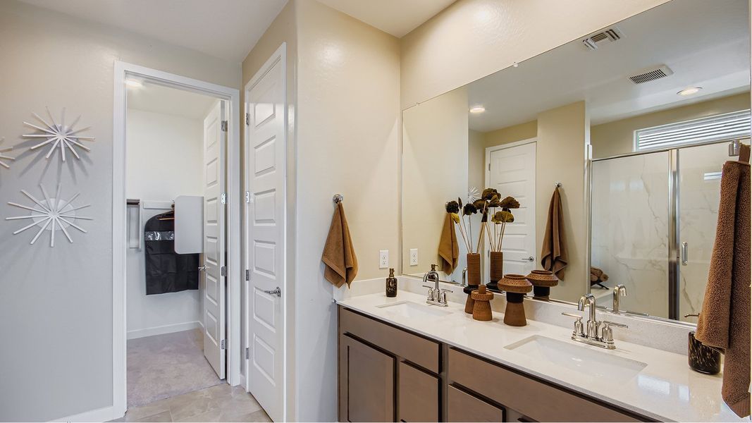 4022 Sage Owners Bath 1of2 F1 Base3