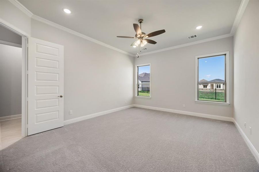 Spacious, unfurnished interior of a new home in Heath Golf and Yacht, Heath (Image 18).