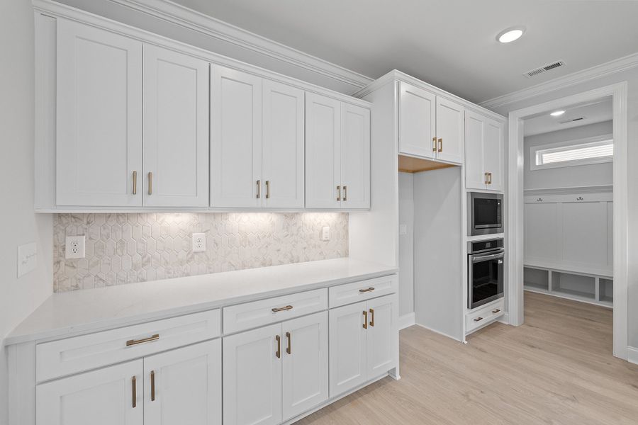 Representative furnished interior of a home built from the The Hampton by RobuckHomes in Baylee Ridge, Selma (Image 108).