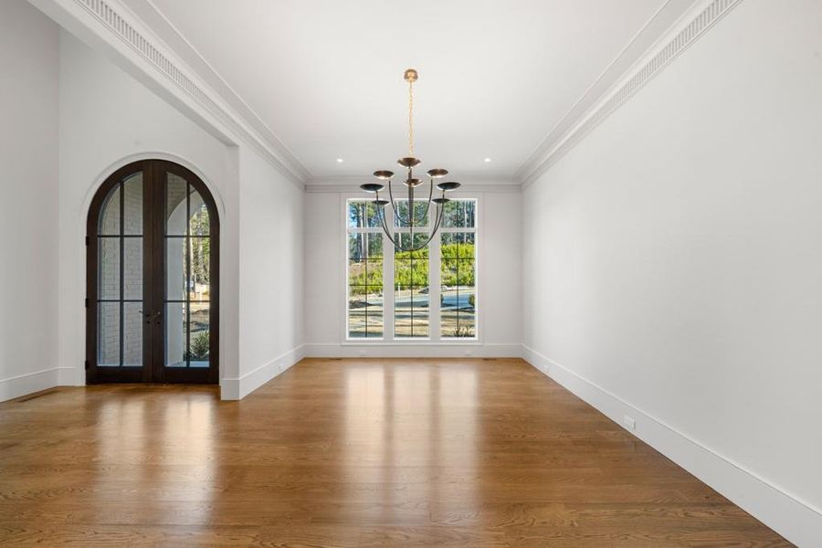 Spacious, unfurnished interior of a new home in Blue Heron Walk, Atlanta (Image 24).