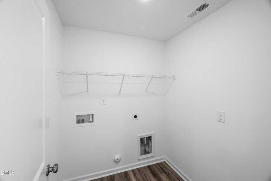 SUN_LawsonTownes_Pic_Cameron_Laundry_1of