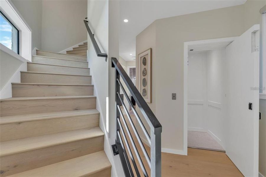 Spacious, unfurnished interior of a new home in , Sarasota (Image 19).