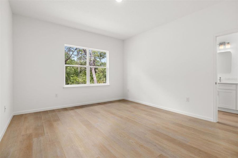 Spacious, unfurnished interior of a new home in , Dunnellon (Image 16).