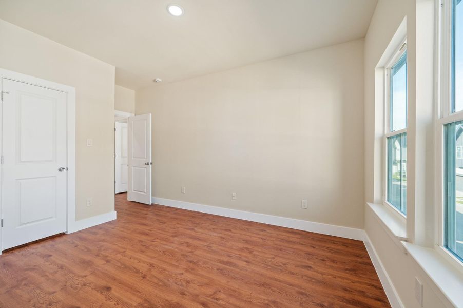 Spacious, unfurnished interior of a new home in Metro Village, Houston (Image 34).