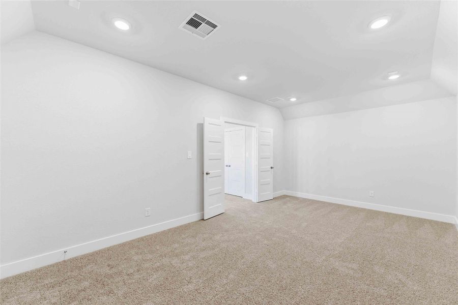 Spacious, unfurnished interior of a new home in Valencia, Manvel (Image 27). Spacious, unfurnished interior of a new home in Valencia, Manvel (Image 27).