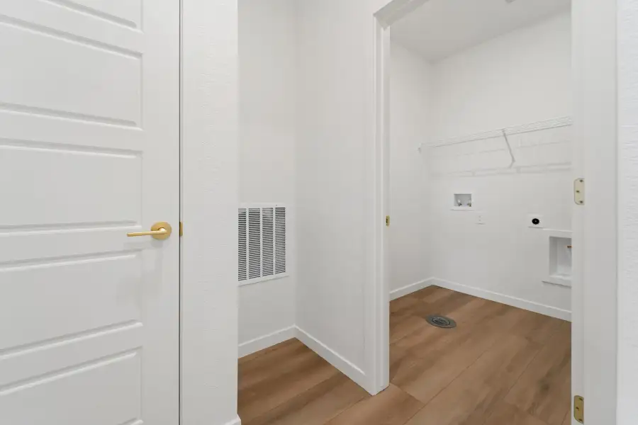 Spacious, unfurnished interior of a new home in Hudson Hills, Hudson (Image 28).