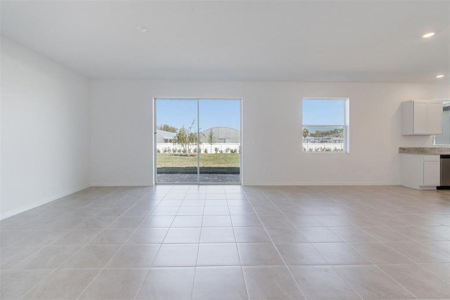 Spacious, unfurnished interior of a new home in Southpointe, Palmetto (Image 12).