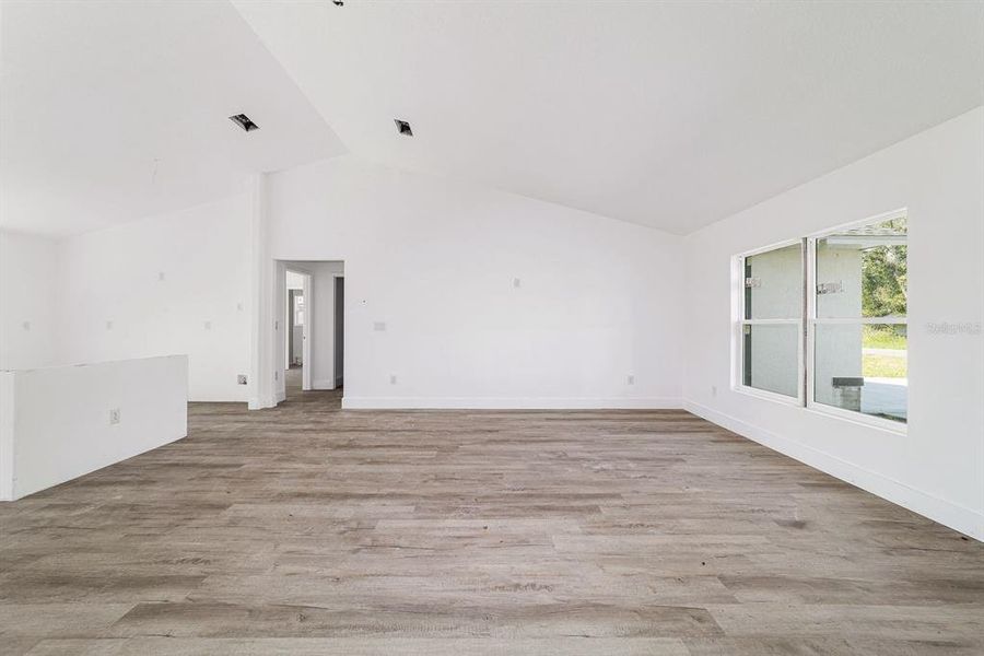 Spacious, unfurnished interior of a new home in , Ocala (Image 16).