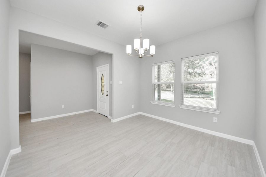 Spacious, unfurnished interior of a new home in , Houston (Image 37).