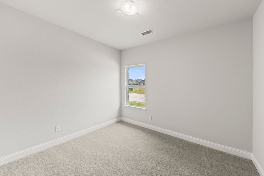 Spacious, unfurnished interior of a new home in Creekside, Royse City (Image 23).