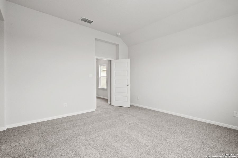 Spacious, unfurnished interior of a new home in Melissa Ranch, San Antonio (Image 14).