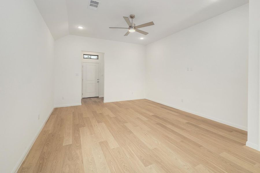 Spacious, unfurnished interior of a new home in Trinity Ranch, Elgin (Image 19). Spacious, unfurnished interior of a new home in Trinity Ranch, Elgin (Image 19).