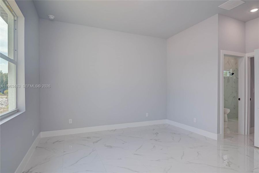 Spacious, unfurnished interior of a new home in , Lehigh Acres (Image 12).