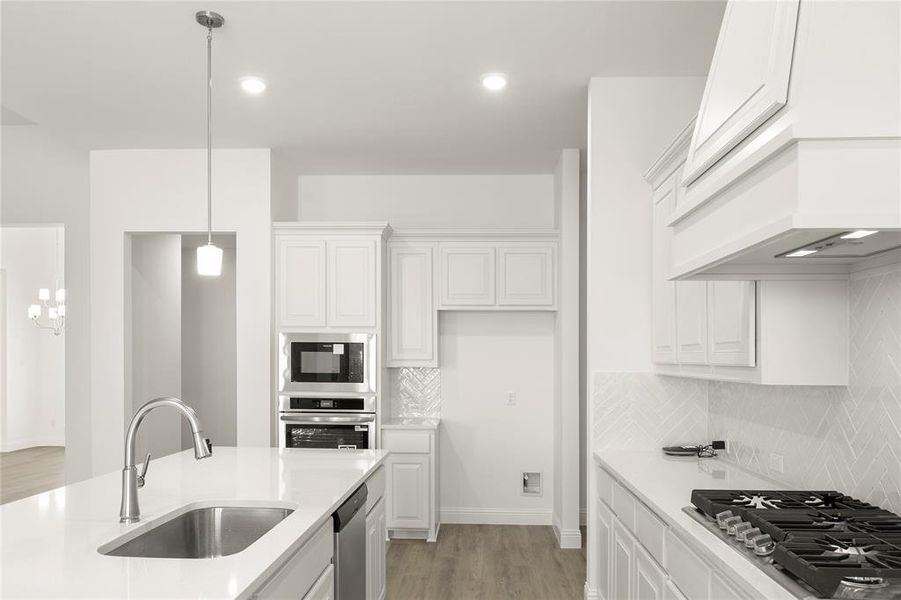 11. 4010 Tamarack - Kitchen (3) 11. 4010 Tamarack - Kitchen (3)