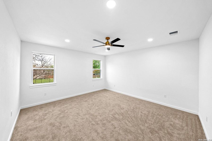 Spacious, unfurnished interior of a new home in , San Antonio (Image 26).