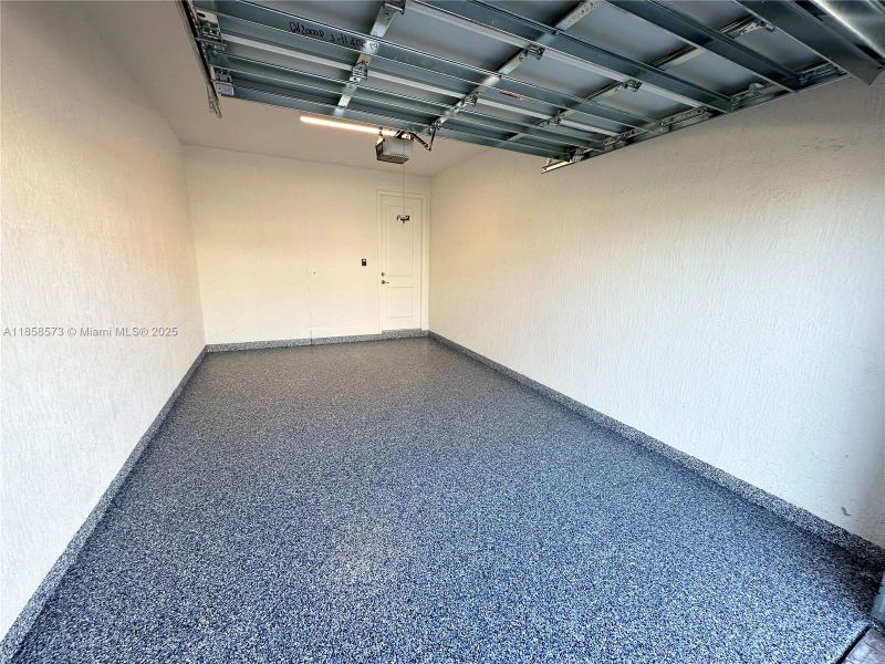 Spacious, unfurnished interior of a new home in , Davie (Image 19).