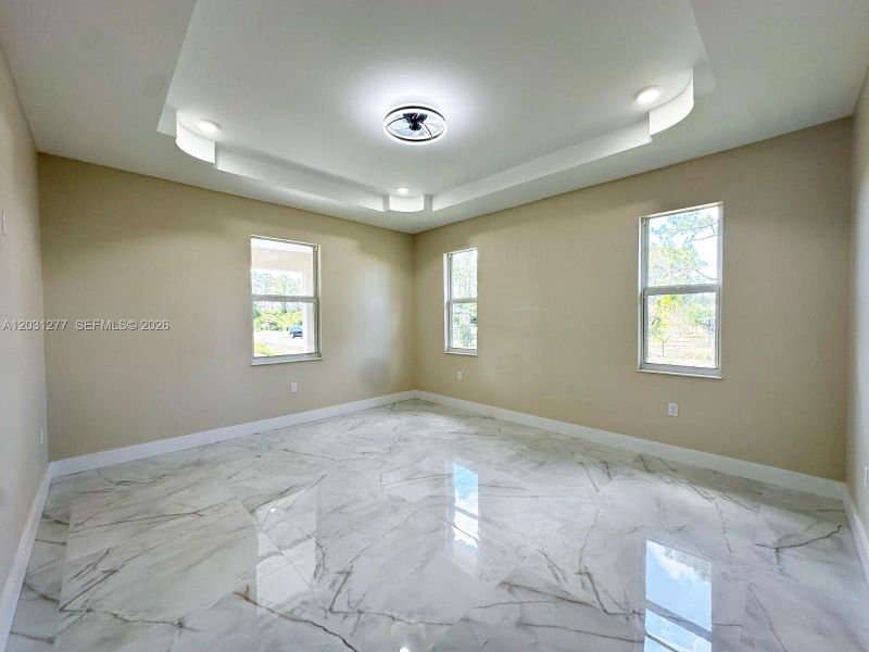 Spacious, unfurnished interior of a new home in , Lehigh Acres (Image 8).