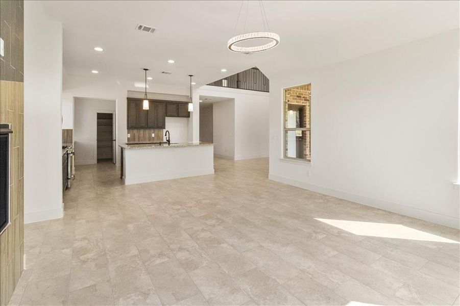 Spacious, unfurnished interior of a new home in , Fort Worth (Image 15).