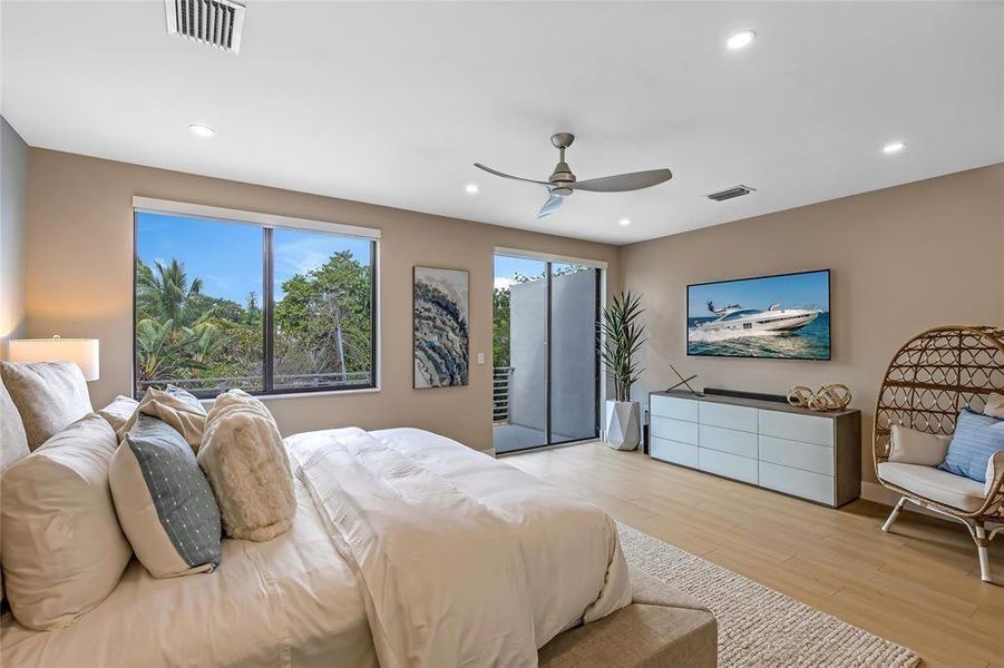 Furnished interior view inside a new home in , Fort Lauderdale (Image 27).