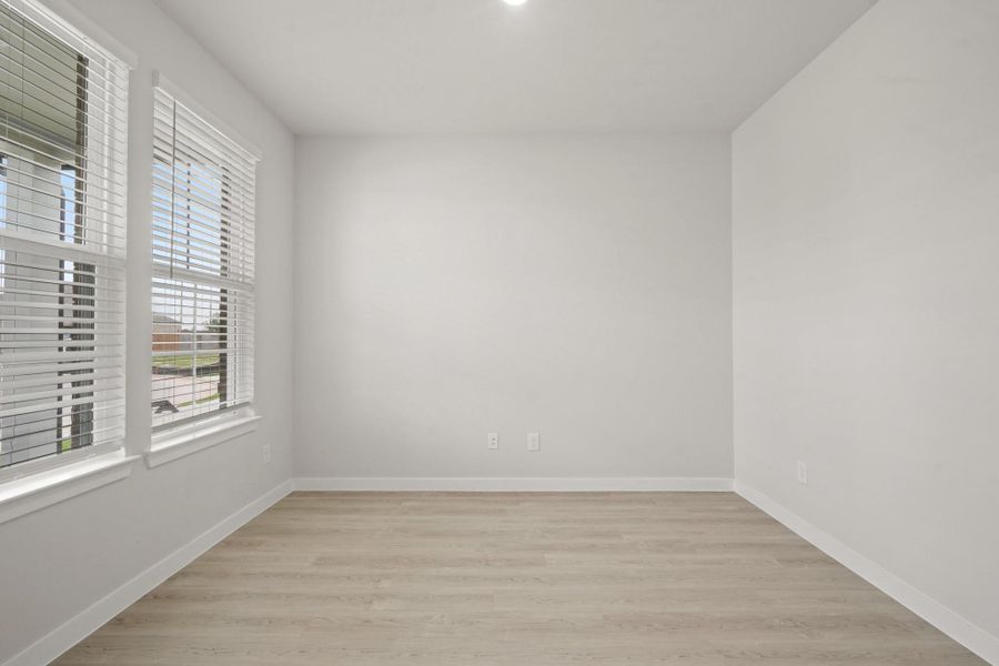 Spacious, unfurnished interior of a new home in Sunterra, Katy (Image 12).