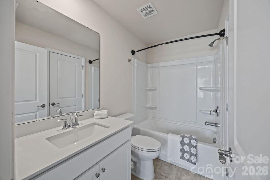 UPSTAIRS Full Bath with entry's to both bedroom and hall to BONUS room.