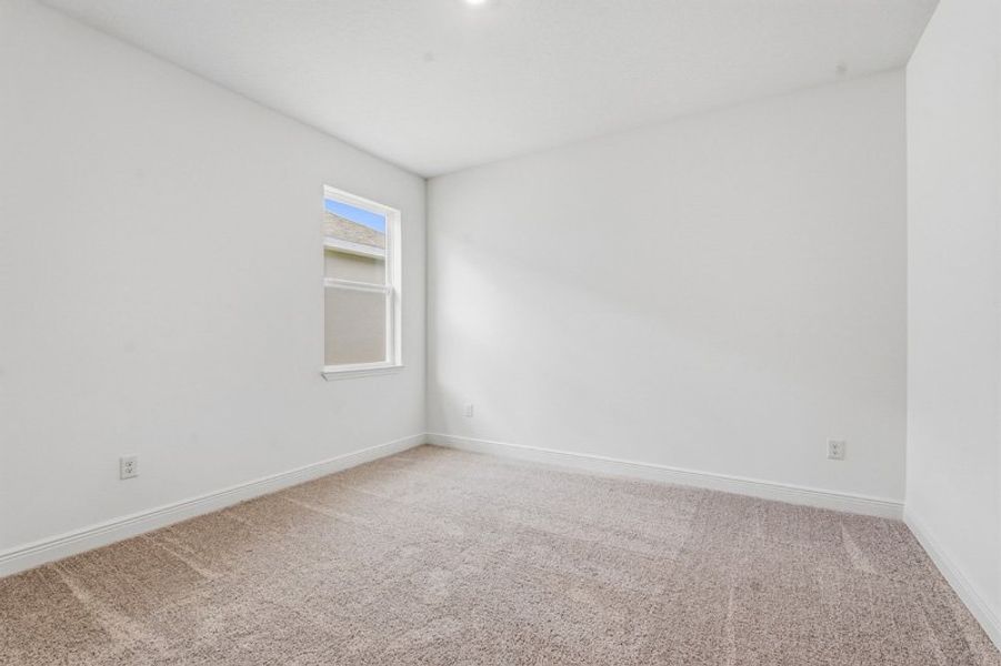 Spacious, unfurnished interior of a new home in Eden Hills, Lake Alfred (Image 45).