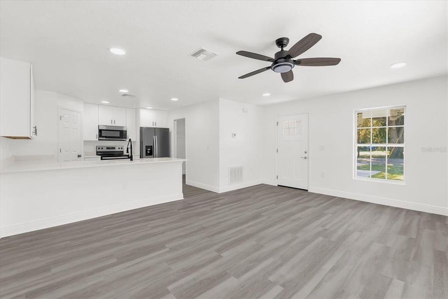 Spacious, unfurnished interior of a new home in , Sanford (Image 19).