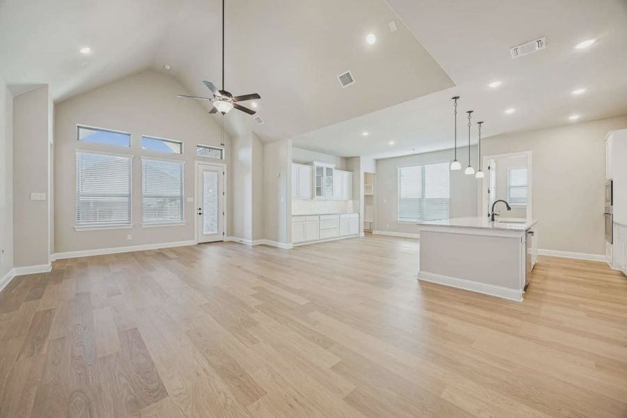 Spacious, unfurnished interior of a new home in Karis, Crowley (Image 8).