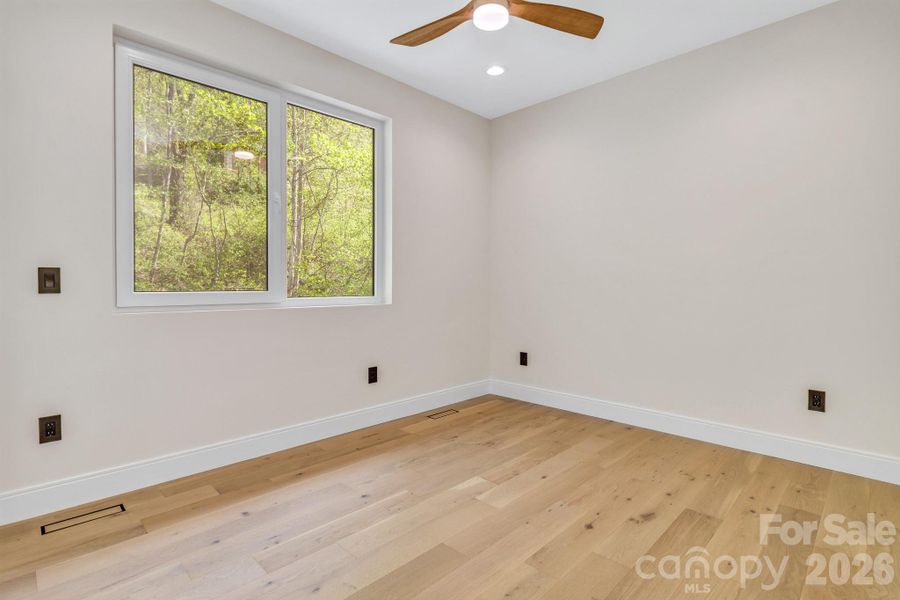 Spacious, unfurnished interior of a new home in , Leicester (Image 27).
