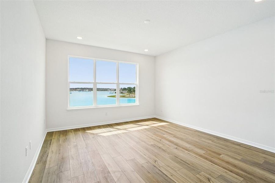 Spacious, unfurnished interior of a new home in Isla Mirada, San Antonio (Image 20).
