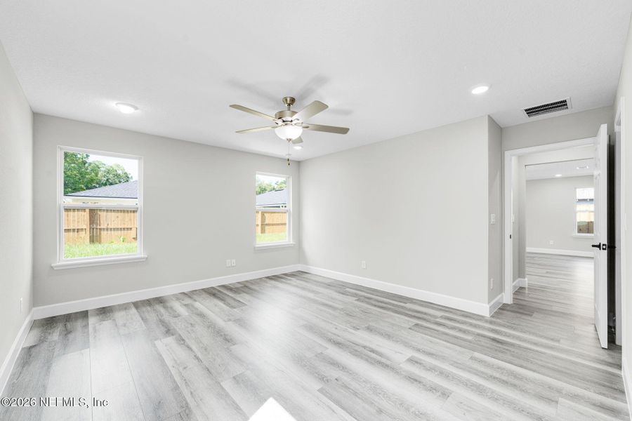 Spacious, unfurnished interior of a new home in , Jacksonville (Image 19).