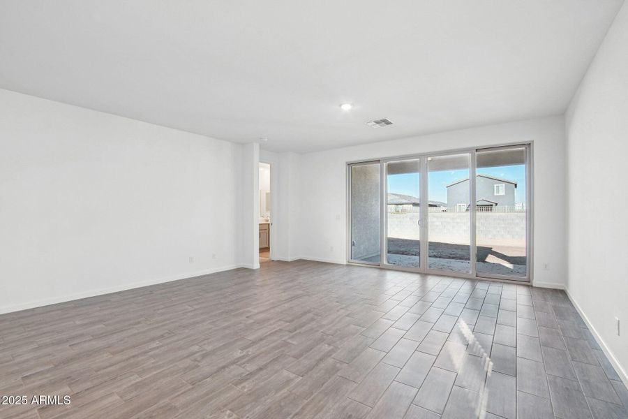 9-web-or-mls-W Tamarisk Ave-S1012-007