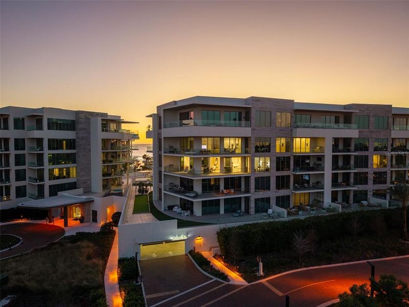 Condo located in Longboat Key, FL showcasing its design and architecture (Image 42). Condo located in Longboat Key, FL showcasing its design and architecture (Image 42).
