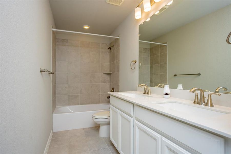 Furnished interior view inside a new home in , Corinth (Image 6).