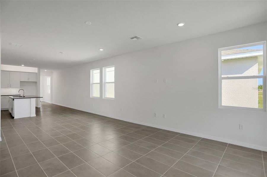 Spacious, unfurnished interior of a new home in Turnleaf, Punta Gorda (Image 32).