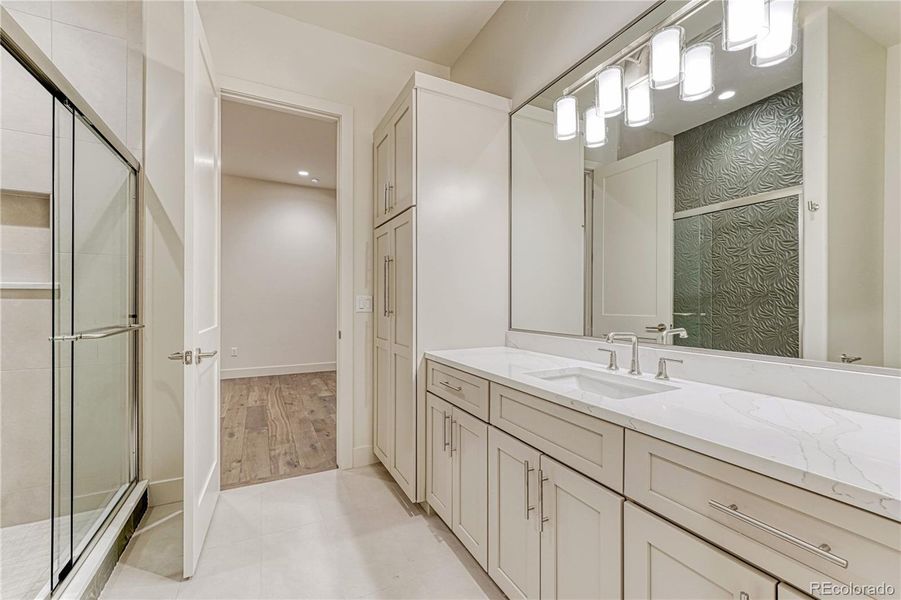 2nd En-suite bath 2nd En-suite bath