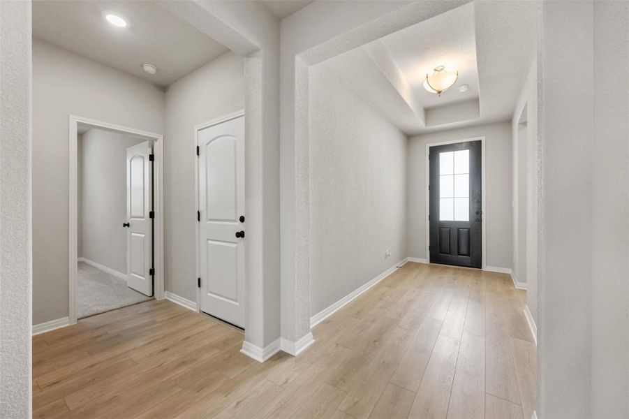 Spacious, unfurnished interior of a new home in Willow Springs, Buda (Image 8).