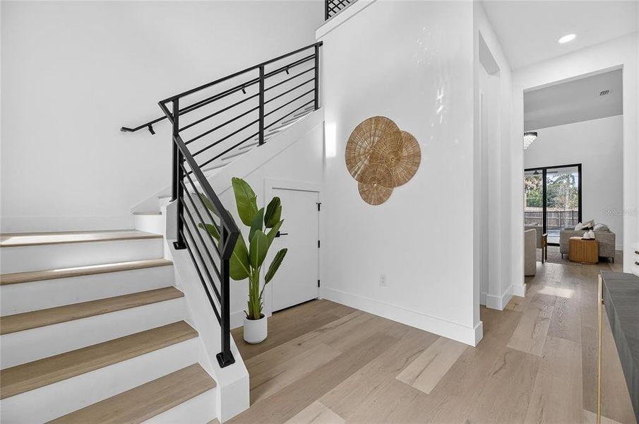 Spacious, unfurnished interior of a new home in , Sarasota (Image 21).