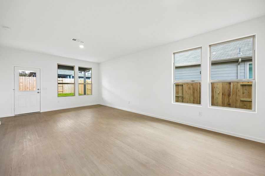 Spacious, unfurnished interior of a new home in Mavera, Conroe (Image 29).